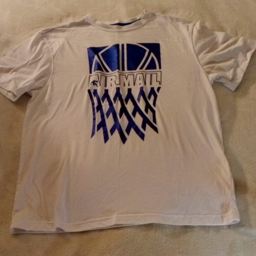 AND ONE MENS SIZE MEDIUM TEE SHIRT
